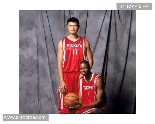 火箭队传奇姚明的720度飞翔瞬间与篮球梦想的完美交融